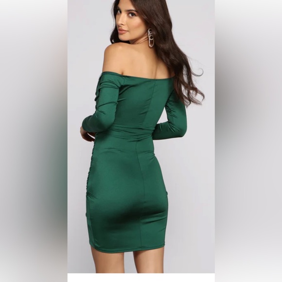 NWT WINDSOR OFF SHOULDERS MINI FRONT WRAP RUSHED LONG SLEEVES STRETCHY IN SIZE S - Picture 4 of 9